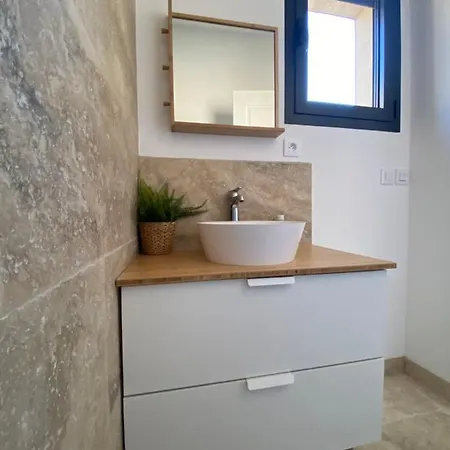 Joli Independant Style Maisonnette